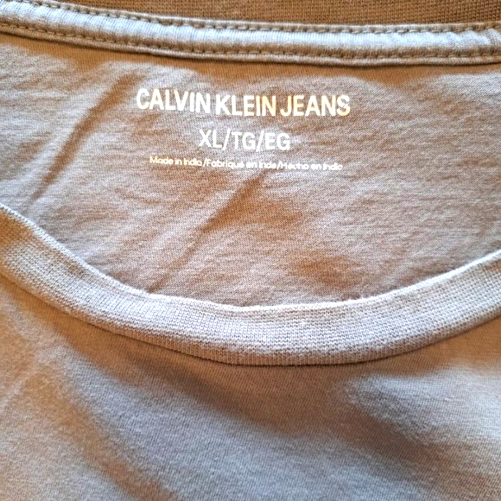 Calvin Klein Jeans Gray Tee Size XL - Picture 3 of 5